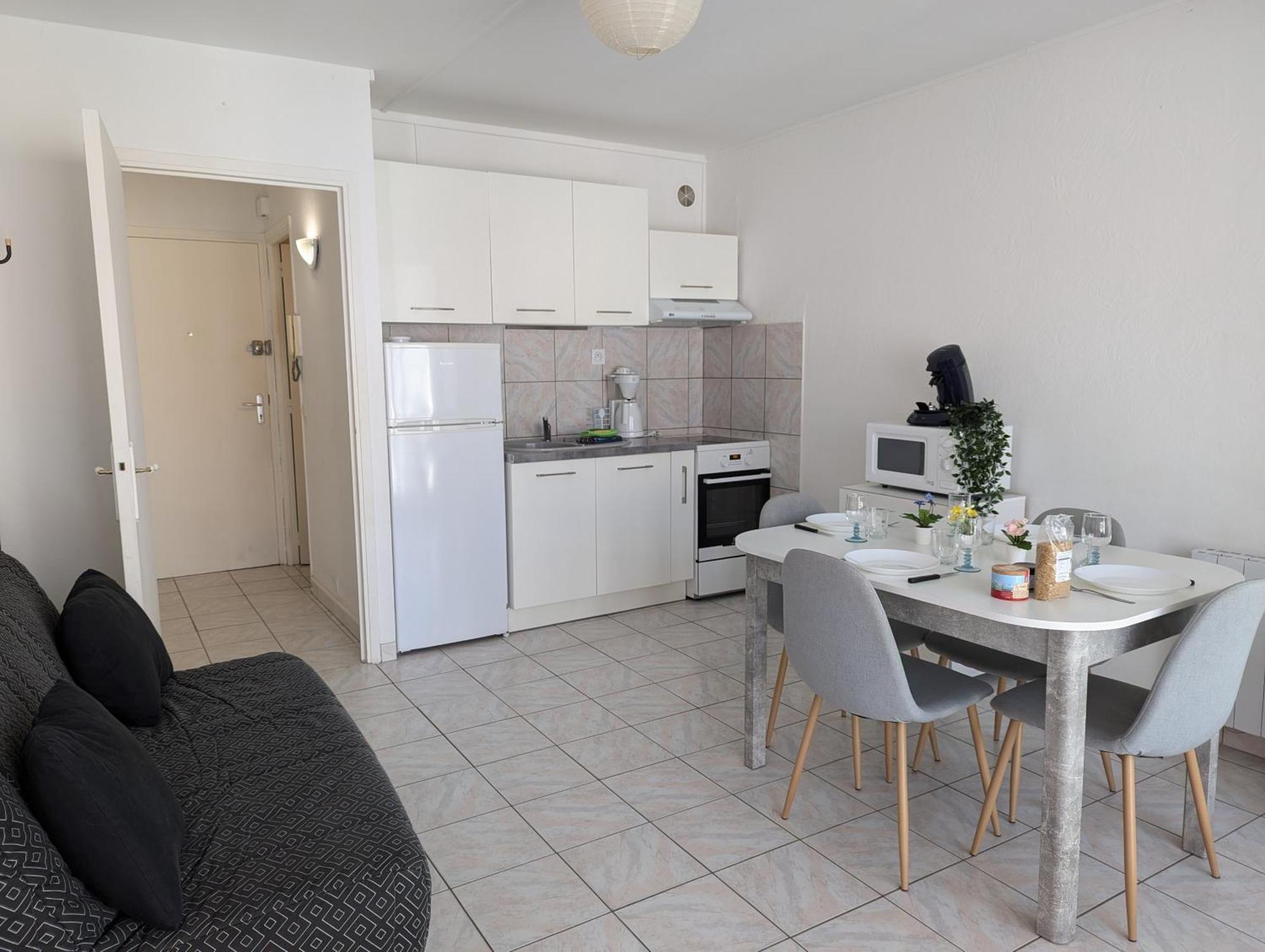 Sol-Y-Days Vidourle: Riverside Comfort with Parking Near Boucanet Beach Le Grau-du-Roi Exterior photo
