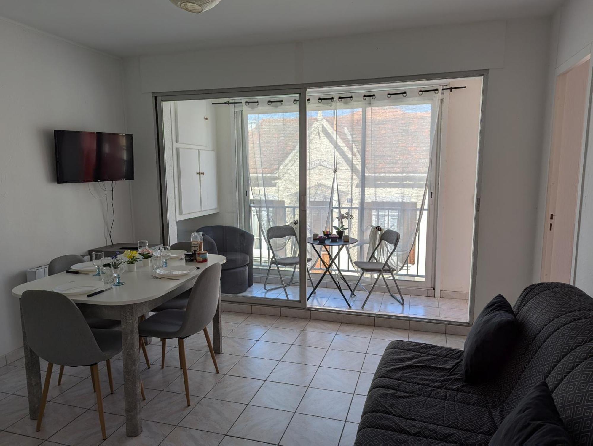 Sol-Y-Days Vidourle: Riverside Comfort with Parking Near Boucanet Beach Le Grau-du-Roi Exterior photo